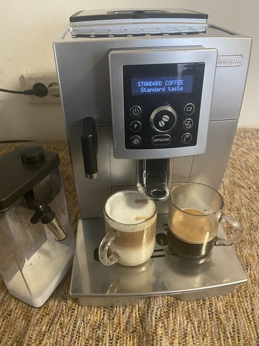 Espresor cafea Delonghi cu cana de lapte