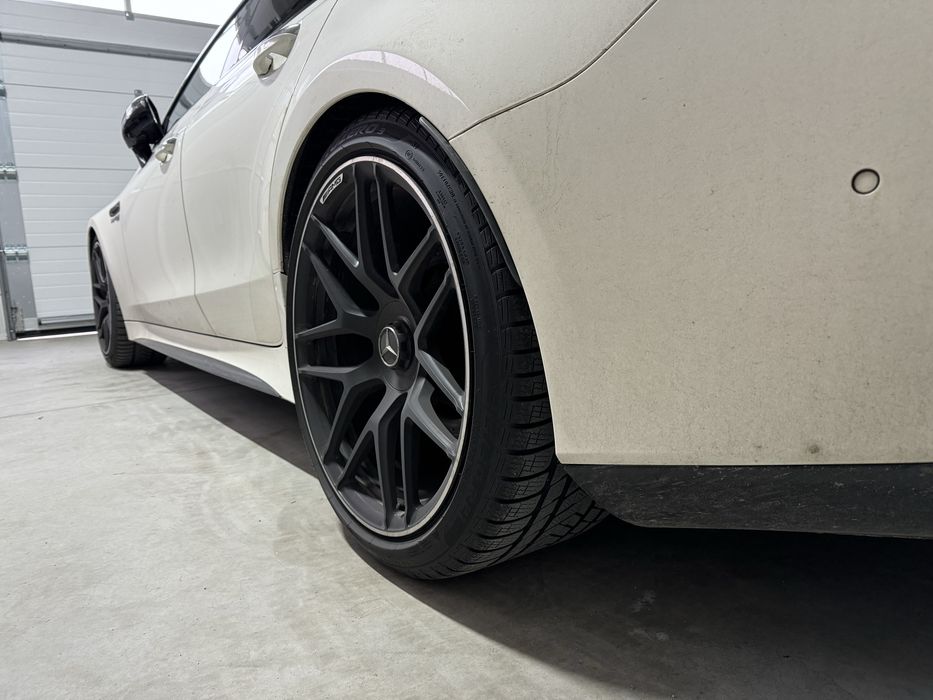 Pirelli SottoZero 275/35/21. 315/30/21