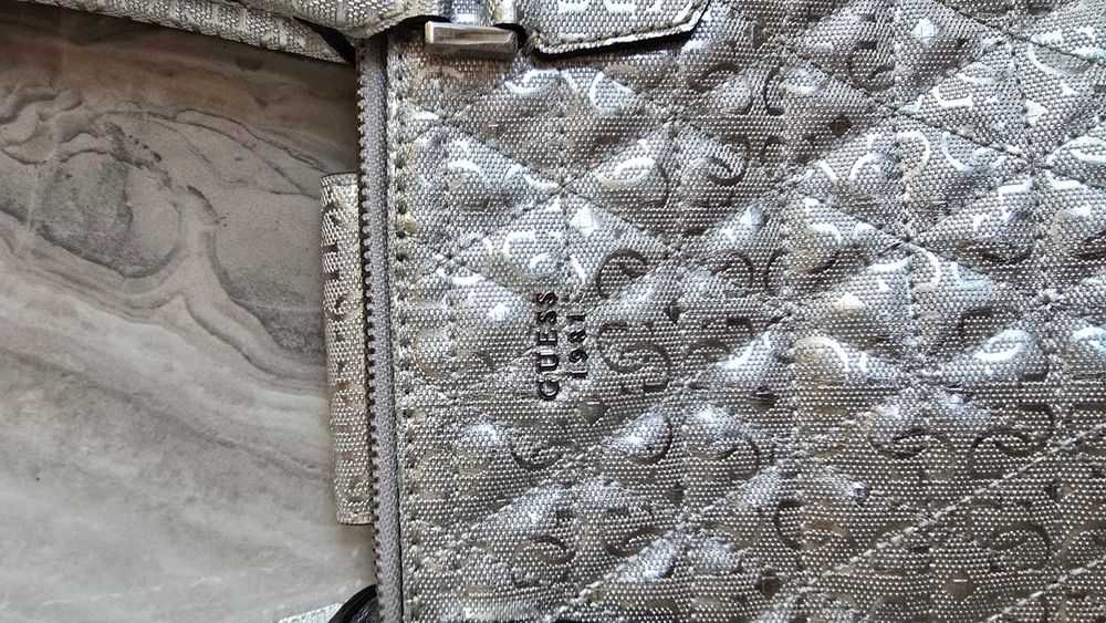 Чанта GUESS - оригинална