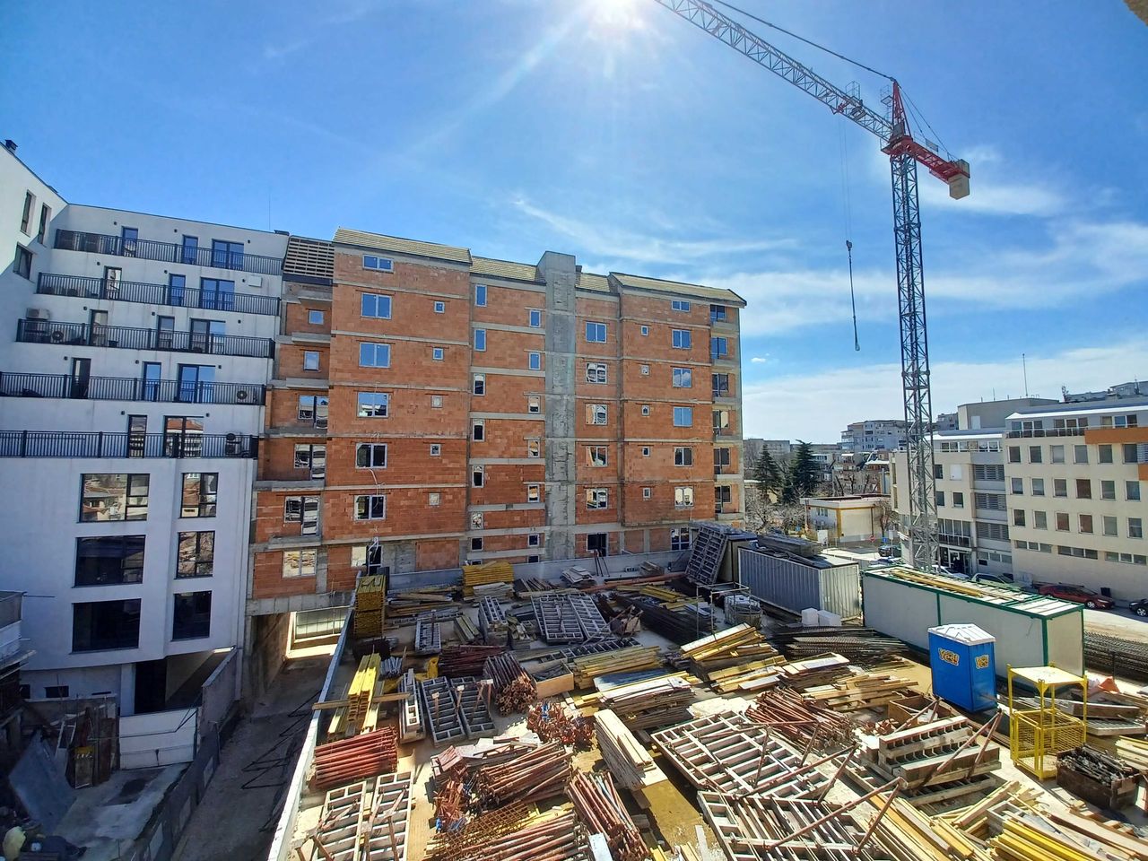 Продава се Тристаен апартамент в Варна, Център - 125 кв.м за 1880 €/кв.м - Снимка #2