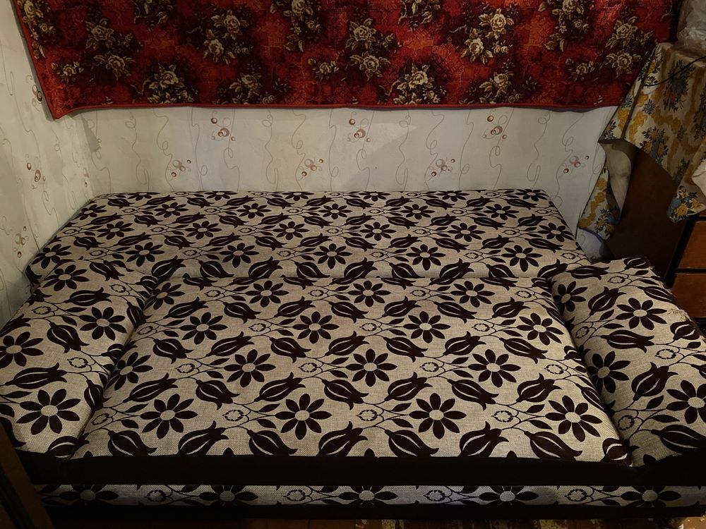 Продам диван в хорошем состояние