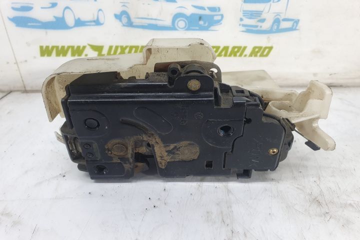 Broasca usa dreapta fata a3b1837015 Volkswagen VW Transporter T5  [din 2003 pana  2009] seria
