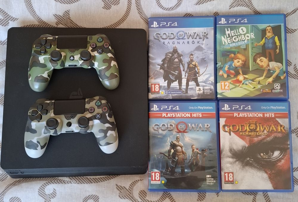 PlayStation 4 + два джойстика + 4 игри