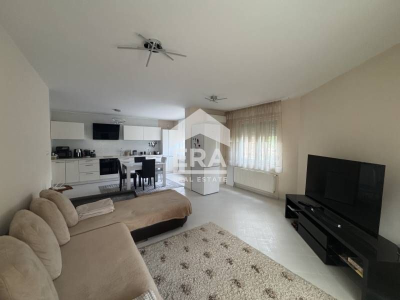 "Тристаен апартамент в ТОП центъра – локация без компромис!"