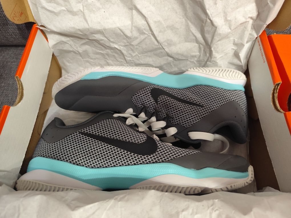 Мартонки Nike legend essential 2 и Air Zoom