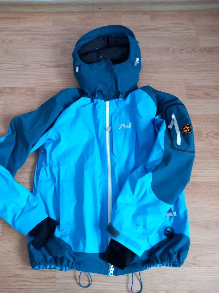 Vând geaca Ski dama Jack wolfskin