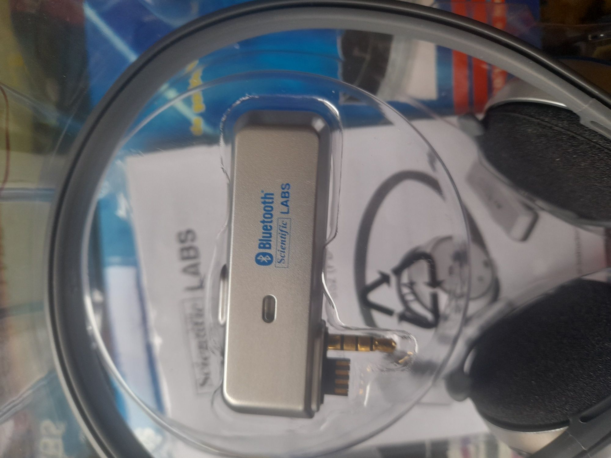 Mp3 portabil cu acumulator și căști wireless