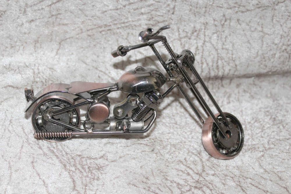 метален мотор сувенир подходящ за подарък