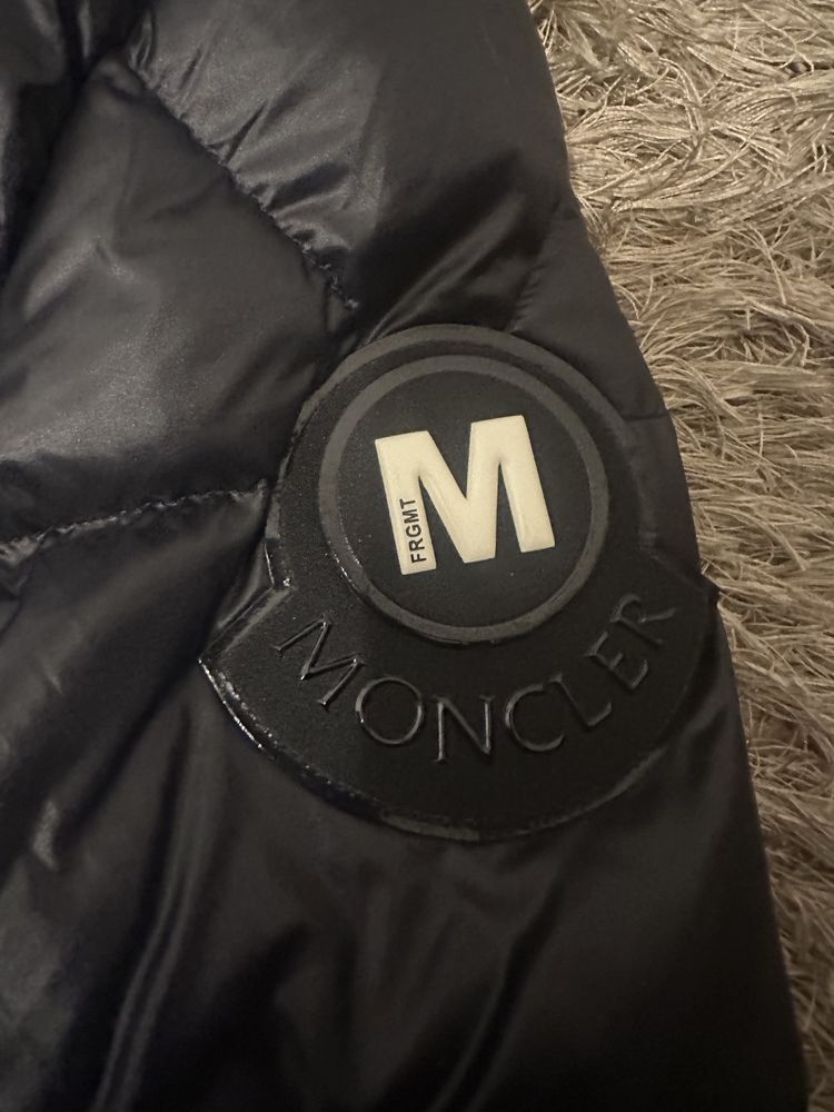 Geaca Neagra Moncler x Fragment (Marime S fit M mic) Foarte rar