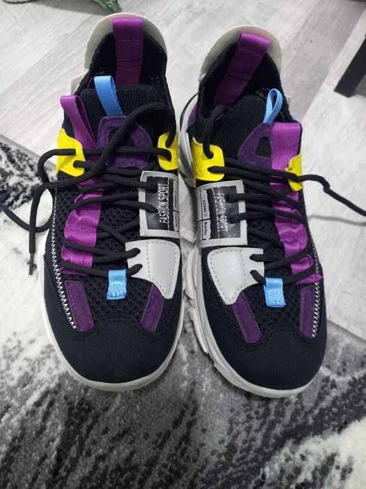 Женские кроссовки