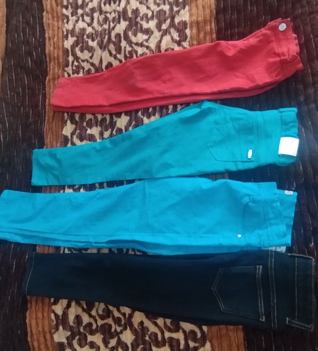 Продам джинсы на 6-8 лет