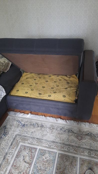 Диван угловой в хорошем состояний