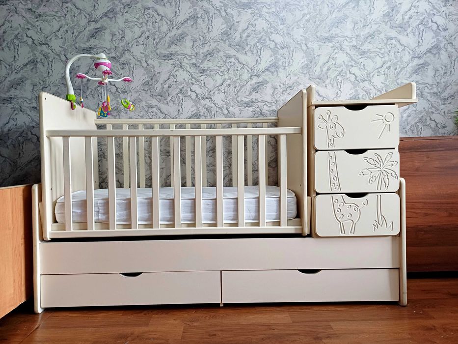 Детская кроватка-трансформер с пеленальным столиком