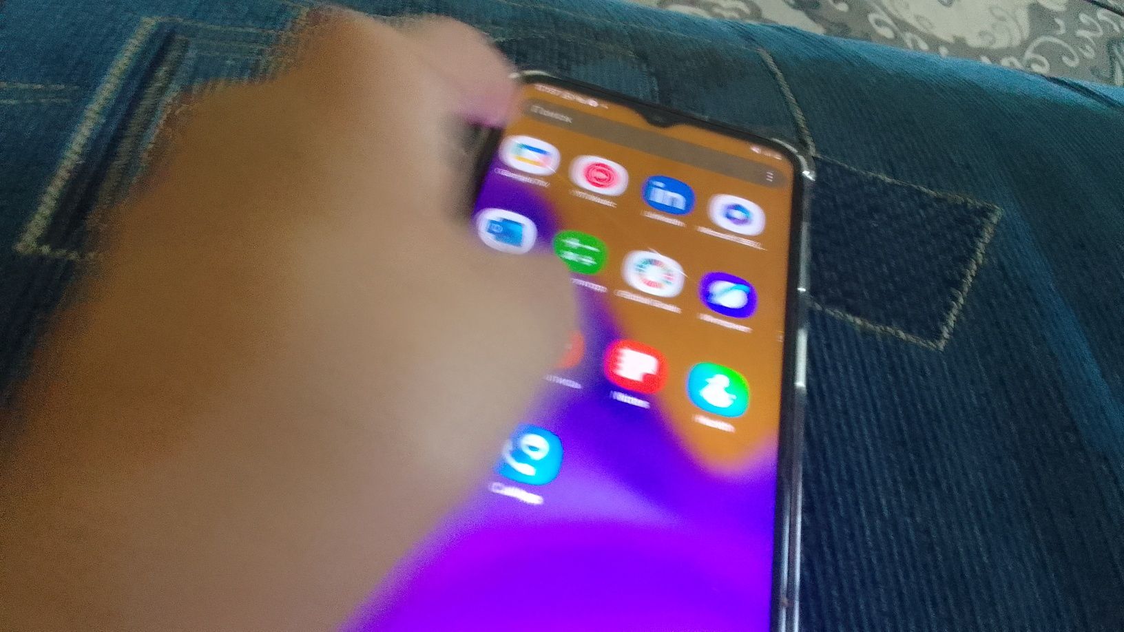 Телефон А 10 бага