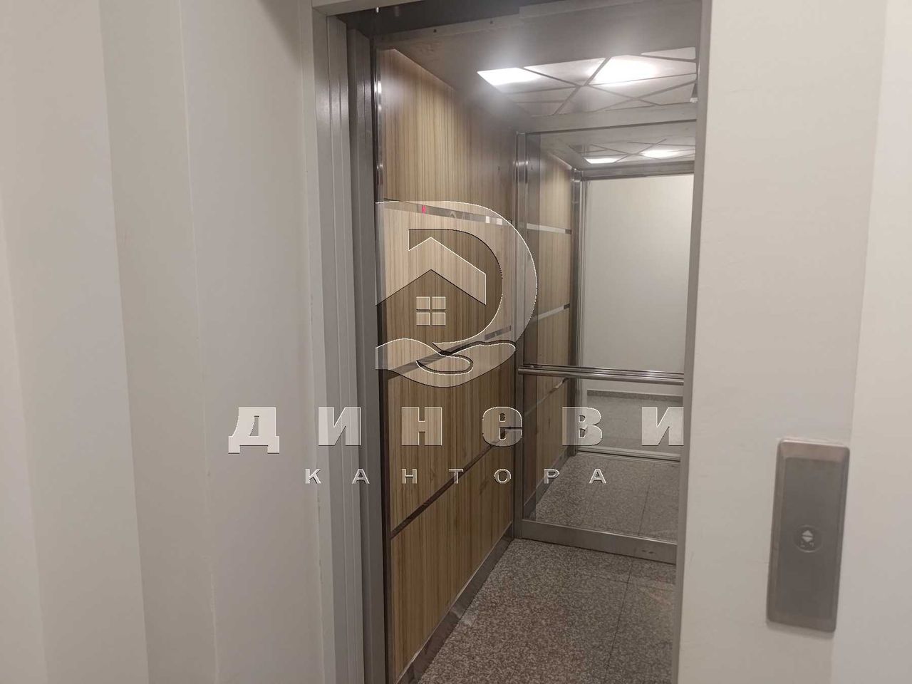 Продава се Тристаен апартамент в Стара Загора, Самара 1 - 128 кв.м за 899 €/кв.м - Снимка #1
