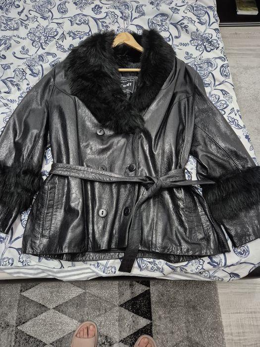 Haina de piele neagra dama cu guler de blana naturala masura 50-52