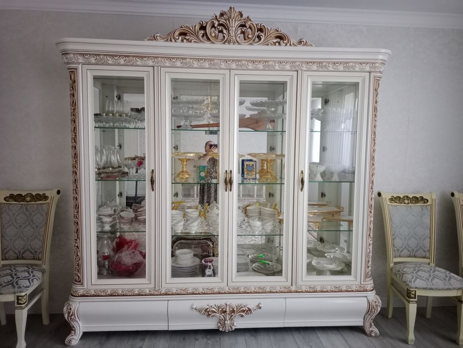 Продам красивую стенку гостинную