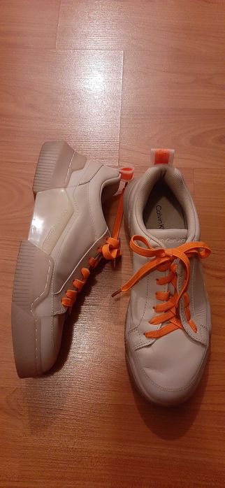 Adidasi New Balance si Calvin Klein nr. 38