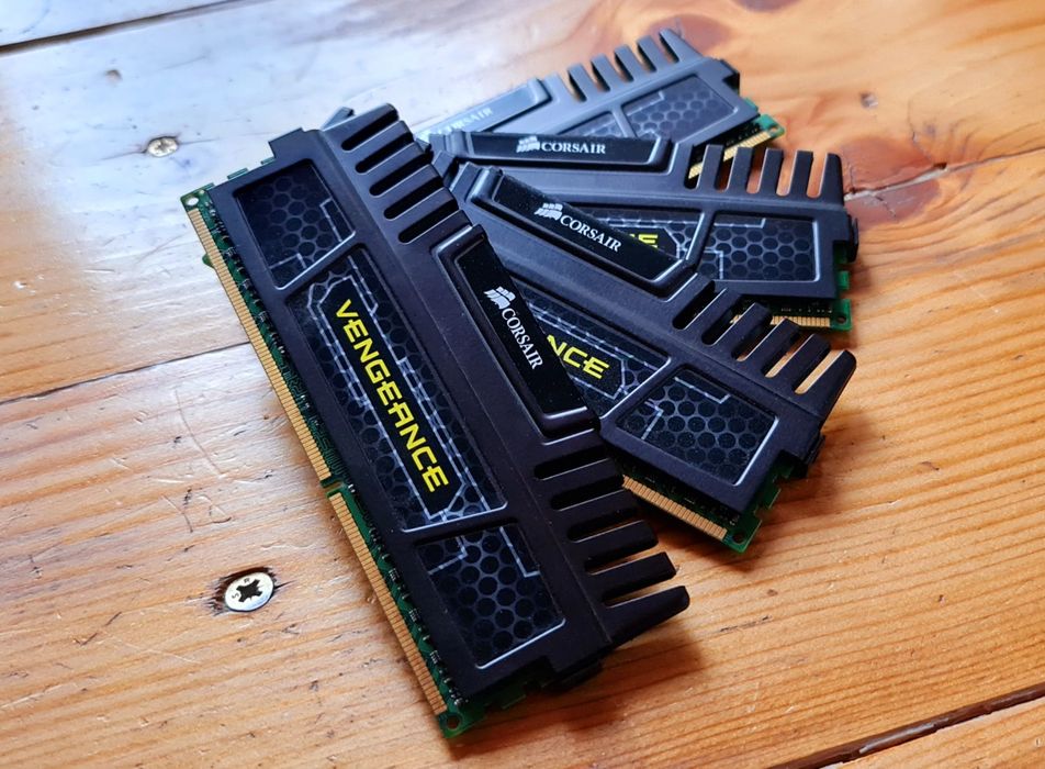 16GB RAM DDR3 1600MHz CL9 1.5v Corsair Vengeance