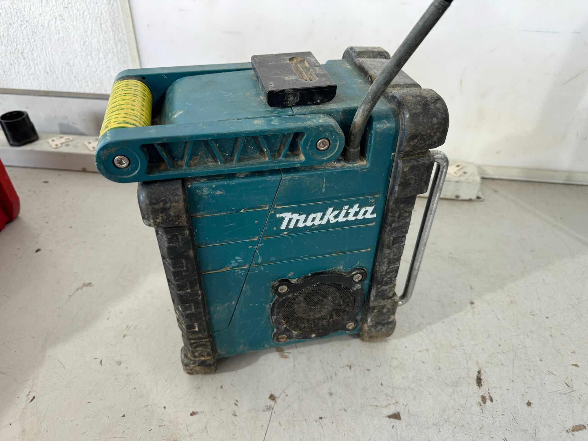 Радио - Makita XRM05