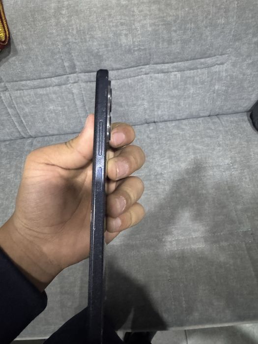 Redmi Note 12  miyatina 1ta xotira 128GB oldiga soat qoshib beriladi