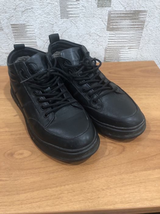 Продам ботинки на зиму 39 размер