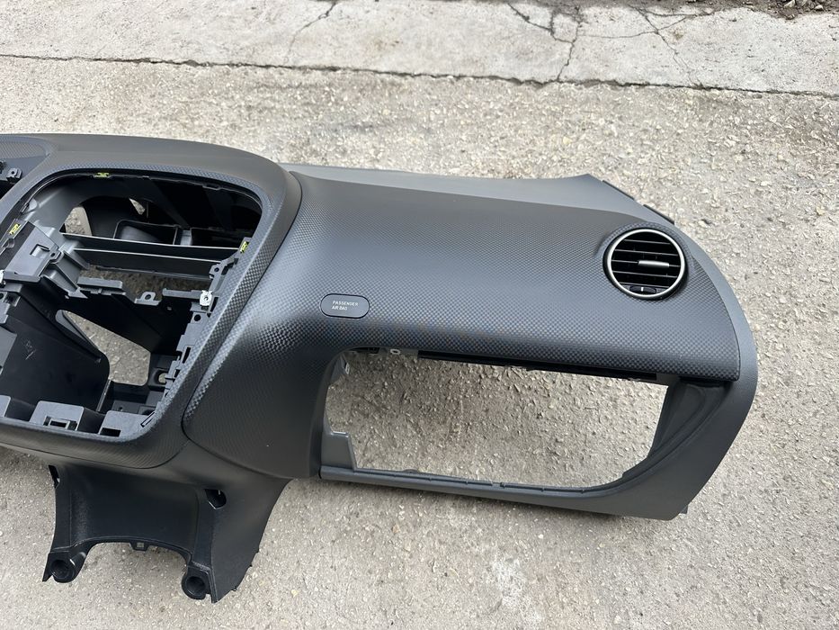 Табло със десен Airbag за Сеат Алтеа