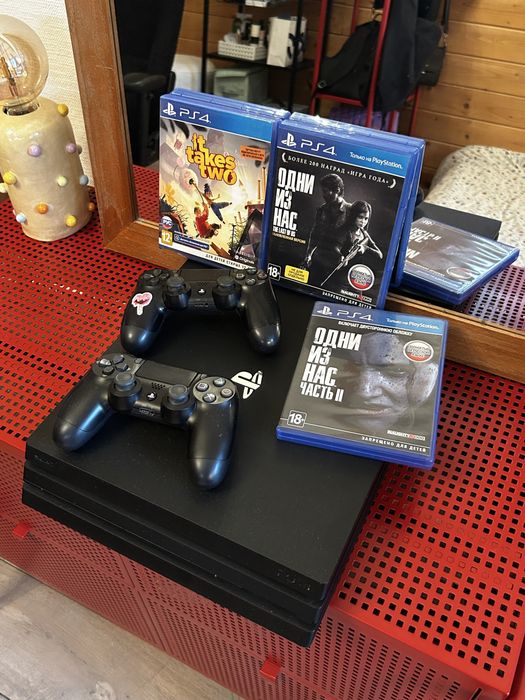 PlayStation 4 Pro 1 TB, + 2 геймпада, + 3 игры