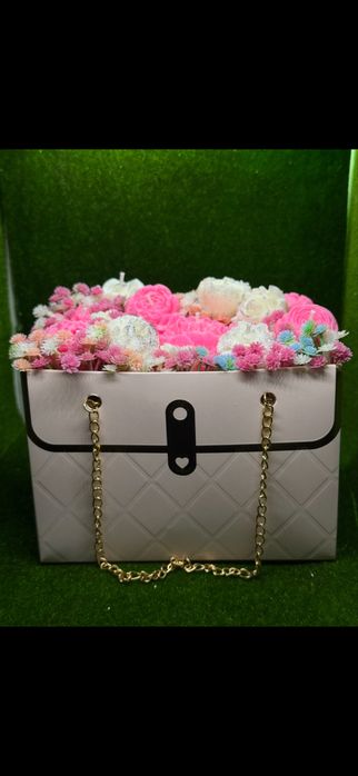 Ръчно изработени букети от свещи