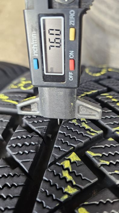 Anvelope Continental 215 60 18 SSR  iarna