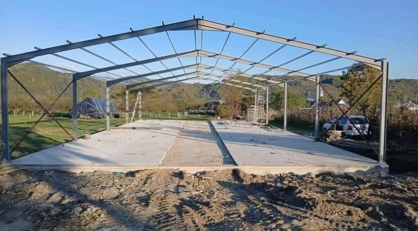 Vand hala pe structura metalica