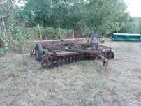 Semanatoare porumb , paioase , disc , plug tractor