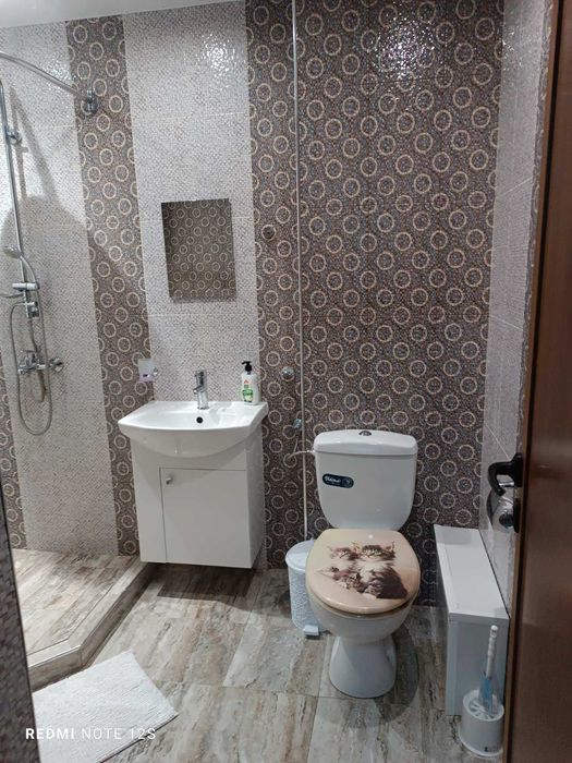 Под наем ,триснаен апартамент .