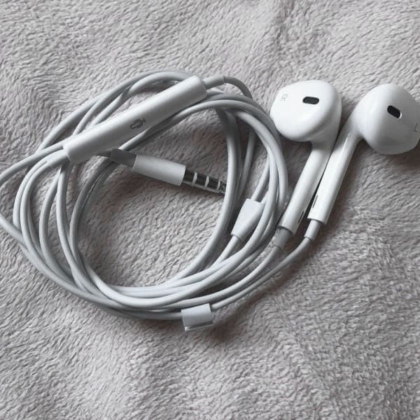 проводные наушники