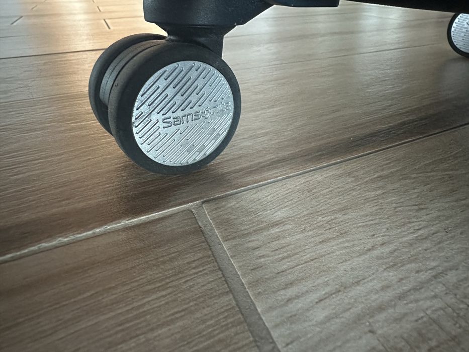 Samsonite XL куфар 94×56×34 см | Много голям | 4 колела | Отличен