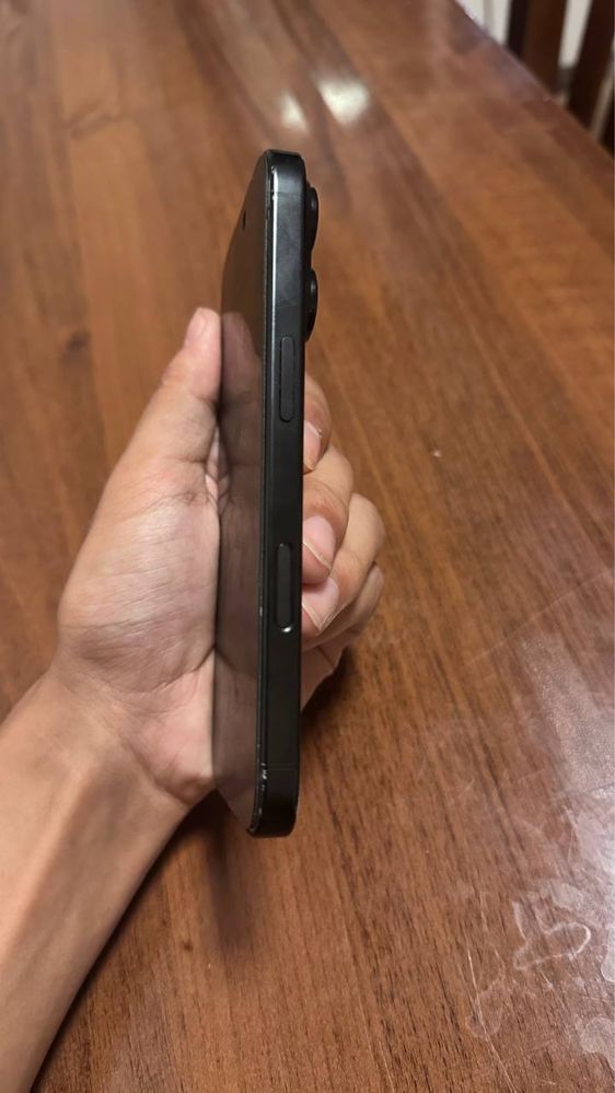 Iphone 16 pro Qora