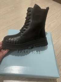 Продам зимнюю обувь Dagem