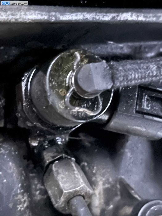 Injector Injectoare Mercedes Clasa C Class W203 C200 C220 2.2 CDI 2001 - 2007 Cod 0445110177 A6460700287 6460700287