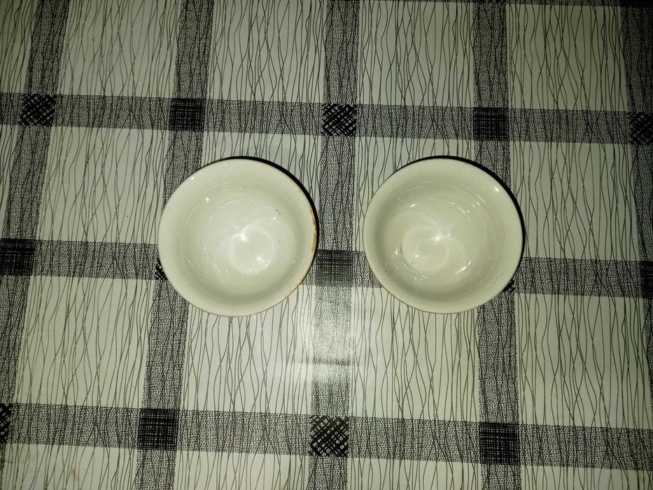 Оранжеви чаши филджани