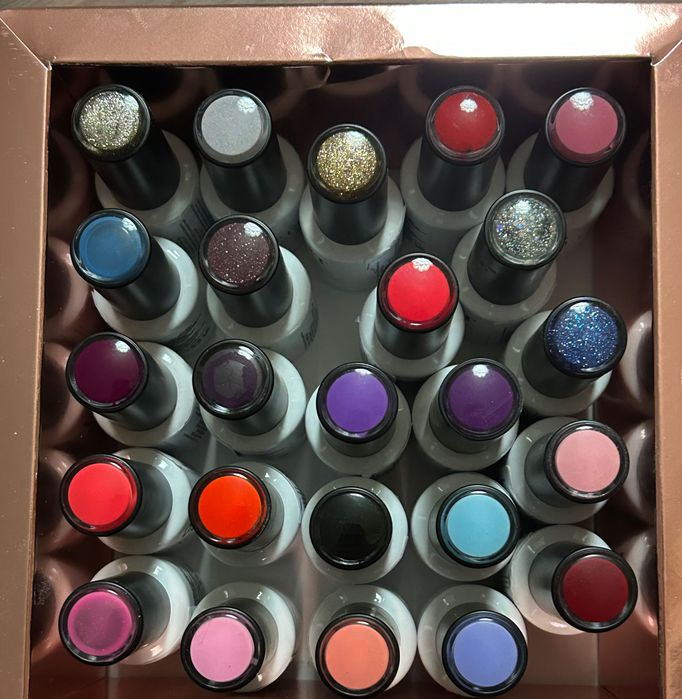 Продавам чисто нови гел лакове на gelit