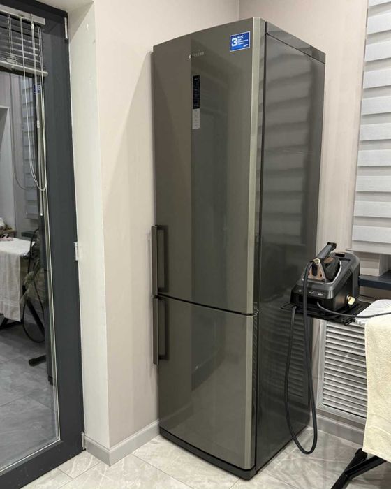 Холодильник бесплатно в отличном состоянии