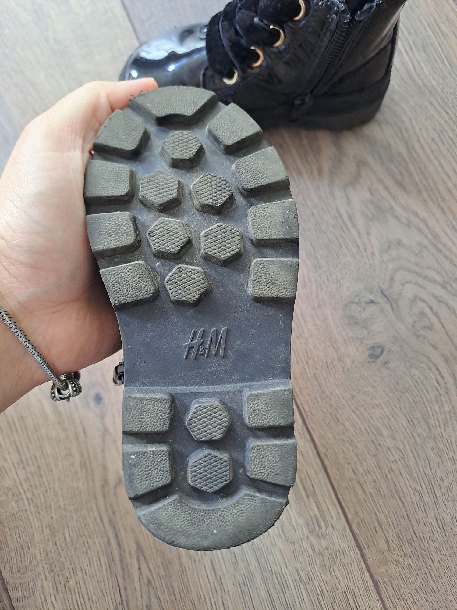 Ghete H&M fetite nr 22