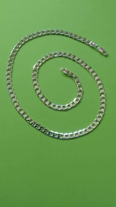 Нов, масивен и дълъг, сребърен ланец в кутия за подарък