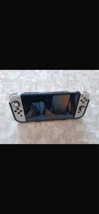 Нитендо свитч со всей комплектацией защитное стекло все есть