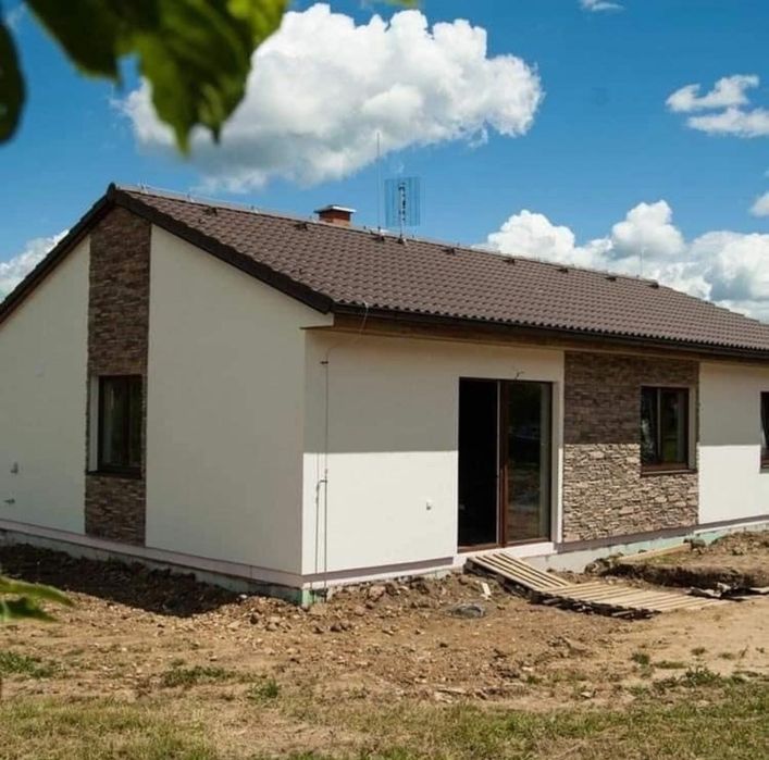 Vând casă pe structură metalică