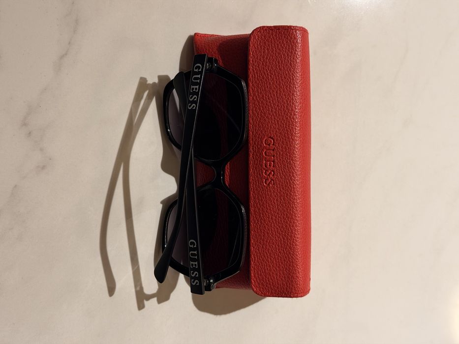 Слънчеви очила Guess