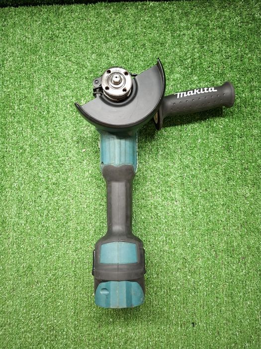 Безчетков шлайф на Makita DGA511 с регулаж на оборотите