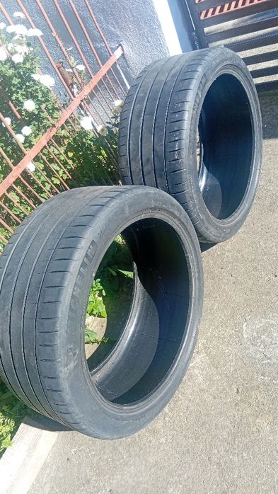 Vând 1 anvelope de  275 35 20, a 2 e cadou