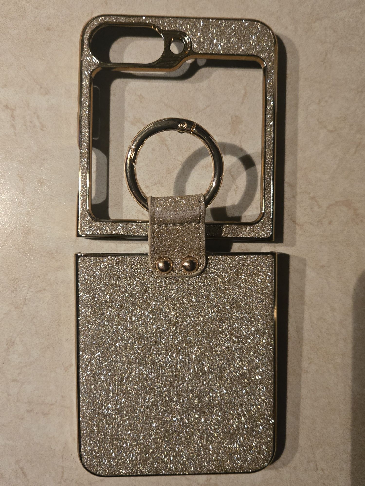 Златист кейс за Samsung Galaxy Z Flip 6