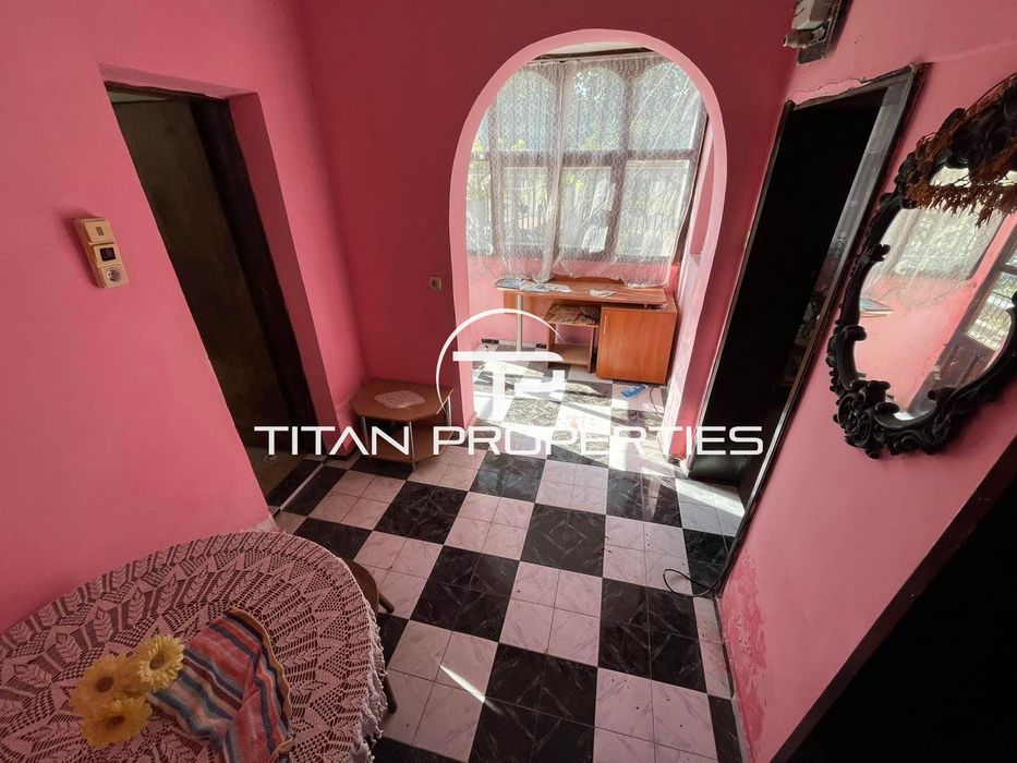 Ключ в офиса!  Къща в село Черни връх с отлична локация